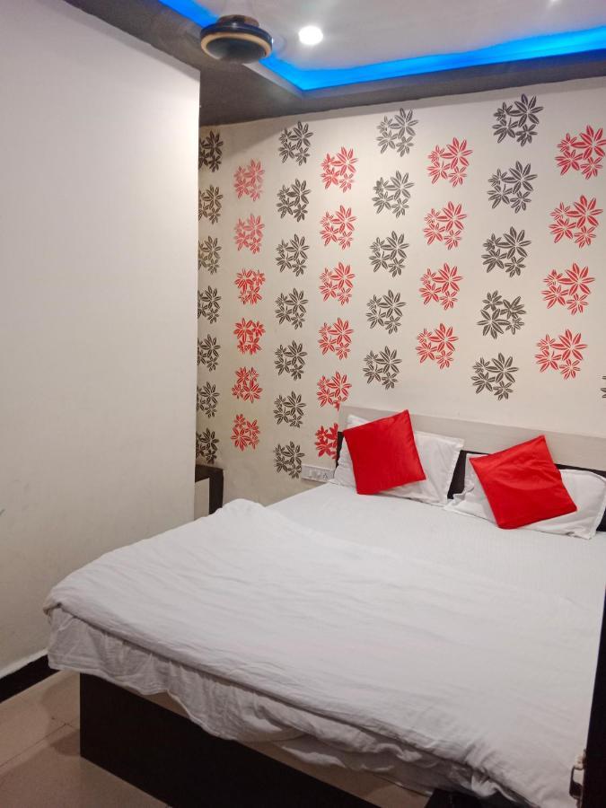 Hotel Nahta Palace 乌贾因 外观 照片